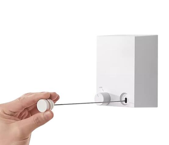 越來越多人陽臺不掛晾衣繩了，只需一根“鋼絲線，自由伸縮不擋光